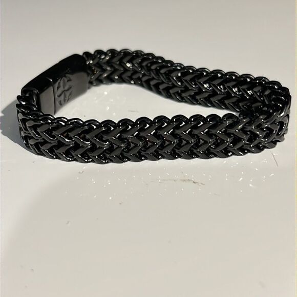 Men’s Black Metal Bracelet with Designed Magnetic Closure - Picture 9 of 11